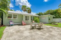 Cottage Haven-One Minute Walk to the Beach-Private Yards-Keyless Locks