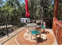 Pet friendly studio apartment in the woods near charming White Salmon