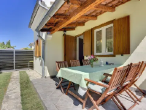 Detached Holiday House with Private Pool Only Near the Beach