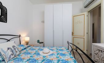 Anemone Apartment with Seaview Terrace by Wonderful Italy