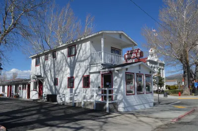 Silver Maple Inn Hotel dekat Gold Rush