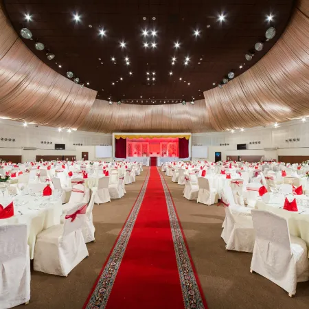 Al Falaj Hotel