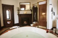 Biltmore Village Inn B&B - Romantic