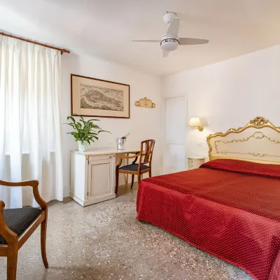 Hotel San Luca Venezia Отели рядом с достопримечательностью «Дворец Грасси»