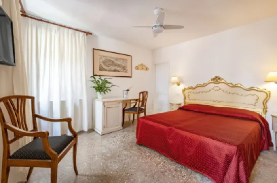 Hotel San Luca Venezia Hotel dekat Istana Grassi