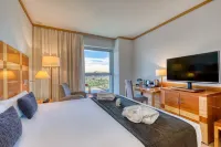 Senator Parque Central Hotels near مدينة الفنون والعلوم