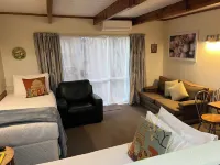 Cottage Mews Motel