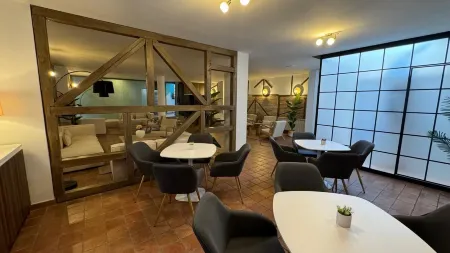 Hospedium Hotel la Fuente Отели в г. Вальдесанхиль