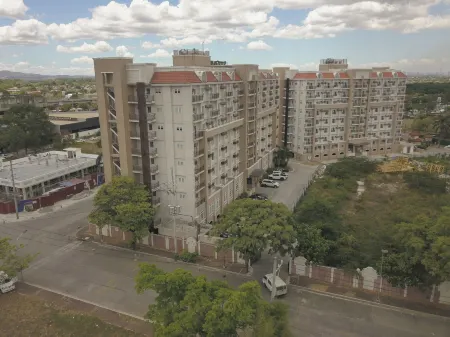 Sotogrande Neopolitan Hotel Отели рядом с достопримечательностью «Iglesia Ni Cristo Lokal Ng Templo Central»