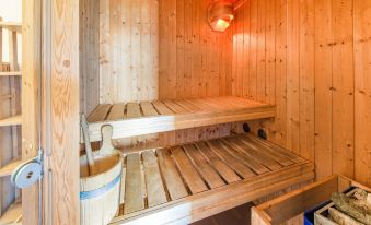 Stone Cottage with Sauna & Hot Tub Near Cave of Lorette in Rochefort
