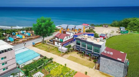 Gyeongju Gampo Four Season Pension Отели рядом с достопримечательностью «Submerged Tomb of King Munmu»