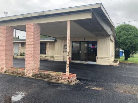 Capri Motel Отели в г. Элис