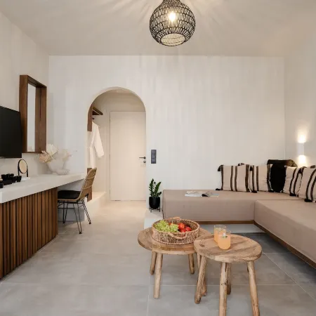 Polis of Naxos Stylish Suites