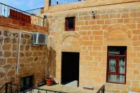 Mons Masius Boutique Hotel Teras - Parking