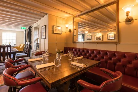 The Queen's Arms Отели в г. Хангерфорд