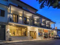 Tholos Hotels in Delphi