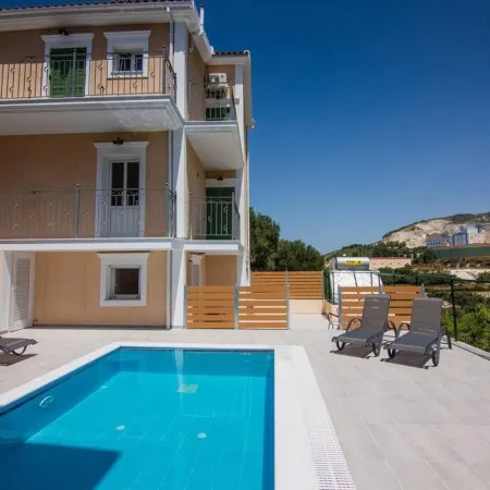 Villa Elpida at Minies