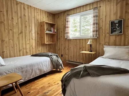 Staying by the Lakeside Cottages Отели в г. Брюс Майнс