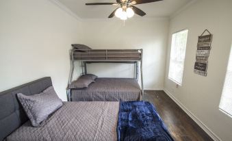 Hays St Cozy Remodeled 2Br/2BA House Sleeps 8