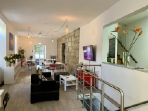 Urban Garden Porto Central Hostel