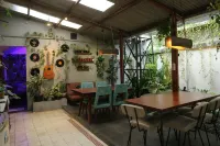 Semeru Hostel Malang - 2-Star