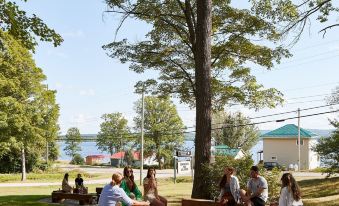 Somewhere Inn Calabogie