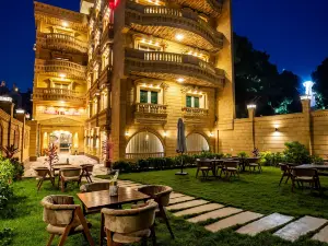 Pyramids Sunrise Inn