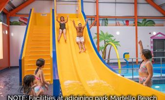 2Br-Sleeps6-Wifi-Freeparking-Holidaypark