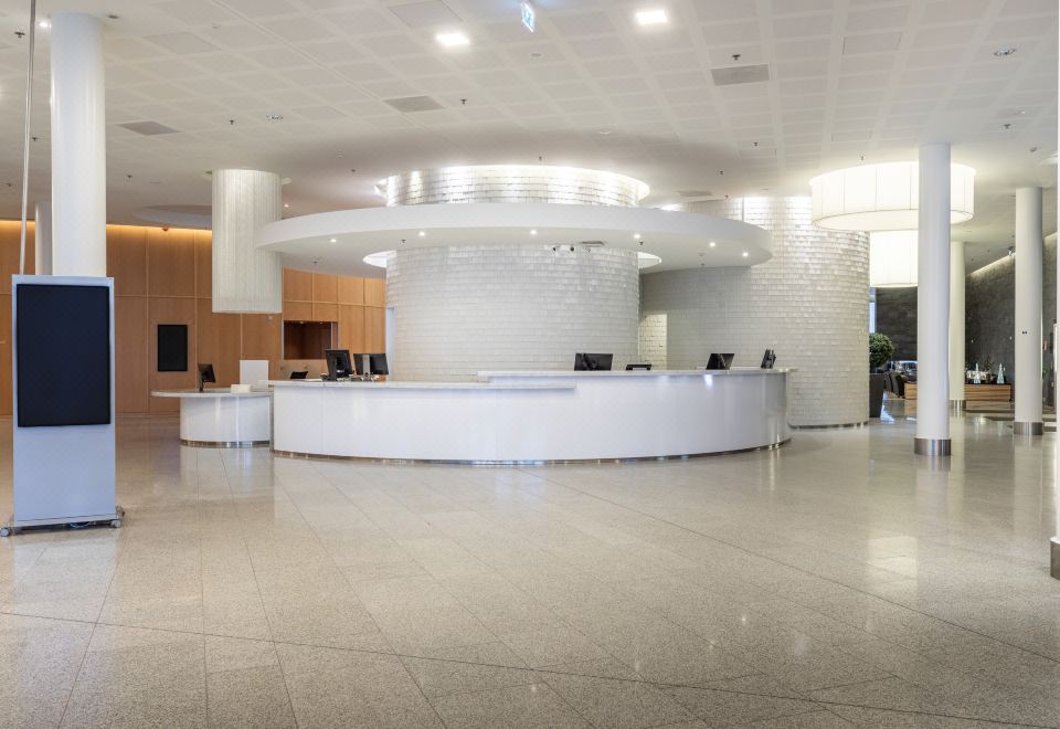 4. 힐튼 헬싱키 에..