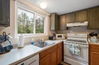 • Hiker's Haven • Weekly & Monthly stays • Pool & Trails Hotels in Thornton