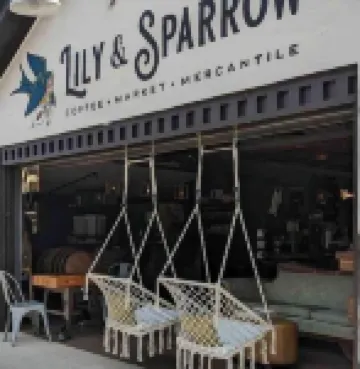 Brothers bond 3bed 2bath, short walk to the square