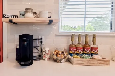 GOLF CART! Remodeled home near Old Town, Xbox!