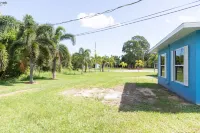 Blue Haven Retreat! Hotels in Sebastian