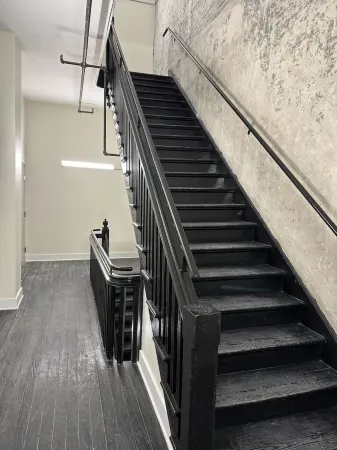 Luxury Urban Escape with Unique Charm - Stunning Historic Condo Отели рядом с достопримечательностью «Regal Riviera»