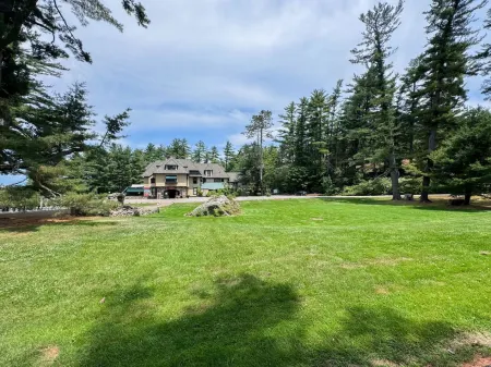 Cozy Fireplace and Pool Table - Charming Retreat
