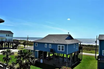 A southern comfort - 100 steps to the sand! Crystal Beach Spot 주변 호텔