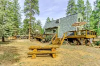 Delightful cabin with lofted layout, hot tub, modern kitchen, WiFi & shared pool Hôtels à : Comte de Deschutes