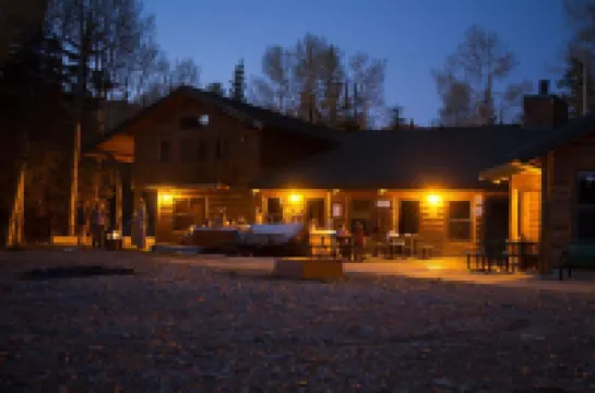 Spectacular Ski-in/Ski-Out Access and Cozy Fireplace - Charming Mountain Haven