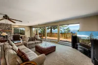 Stunning Lake Views and Private Hot Tub - Luxury Mountain Retreat