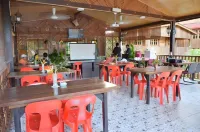 Borneo Tree House Hotels in Tuaran