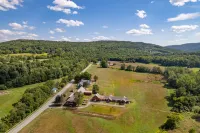 Gorgeous Barns and Farmhouse Kitchen - Stunning Rustic Retreat
