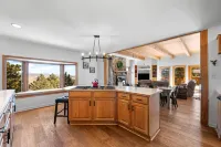 Expansive Deck and Hot Tub - Amazing Mountain Retreat