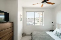 Private Balcony with Hot Tub and Mountain Views - Charming Modern Retreat Hotels in Винтер Парк
