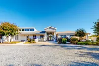 Bethany west home close to the beautiful water w/free WiFi, private WD