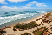 Spectacular Ocean Views and Coastal Charm - Inviting Beachfront Retreat Отели в г. Солана Бич