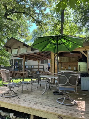 Hideaway_3 BR w/ Private Pool on wooded lot Hotels in der Nähe von The Lone Star Monument & Historical Flag Park