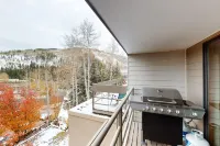 Vail-View Condo w/ Balcony, BBQ, Large Indoor Pool & Hot Tub - Near Skiing