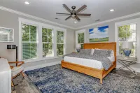 Screened Porch and Dual Golf Carts - Stunning Golf Course Haven