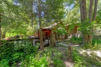 Tranquil Retreat with Hot Tub and Rustic Charm - Cozy Escape