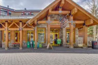 Cozy Efficiency in Village Square - Walk to Slopes with Shared Hot Tub Hotels in Copper Mountain